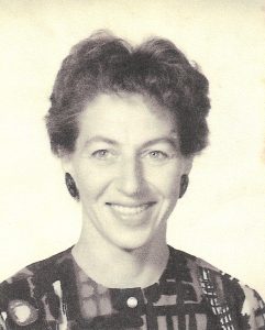 Head and shoulder picture of short-haired woman in the 30s